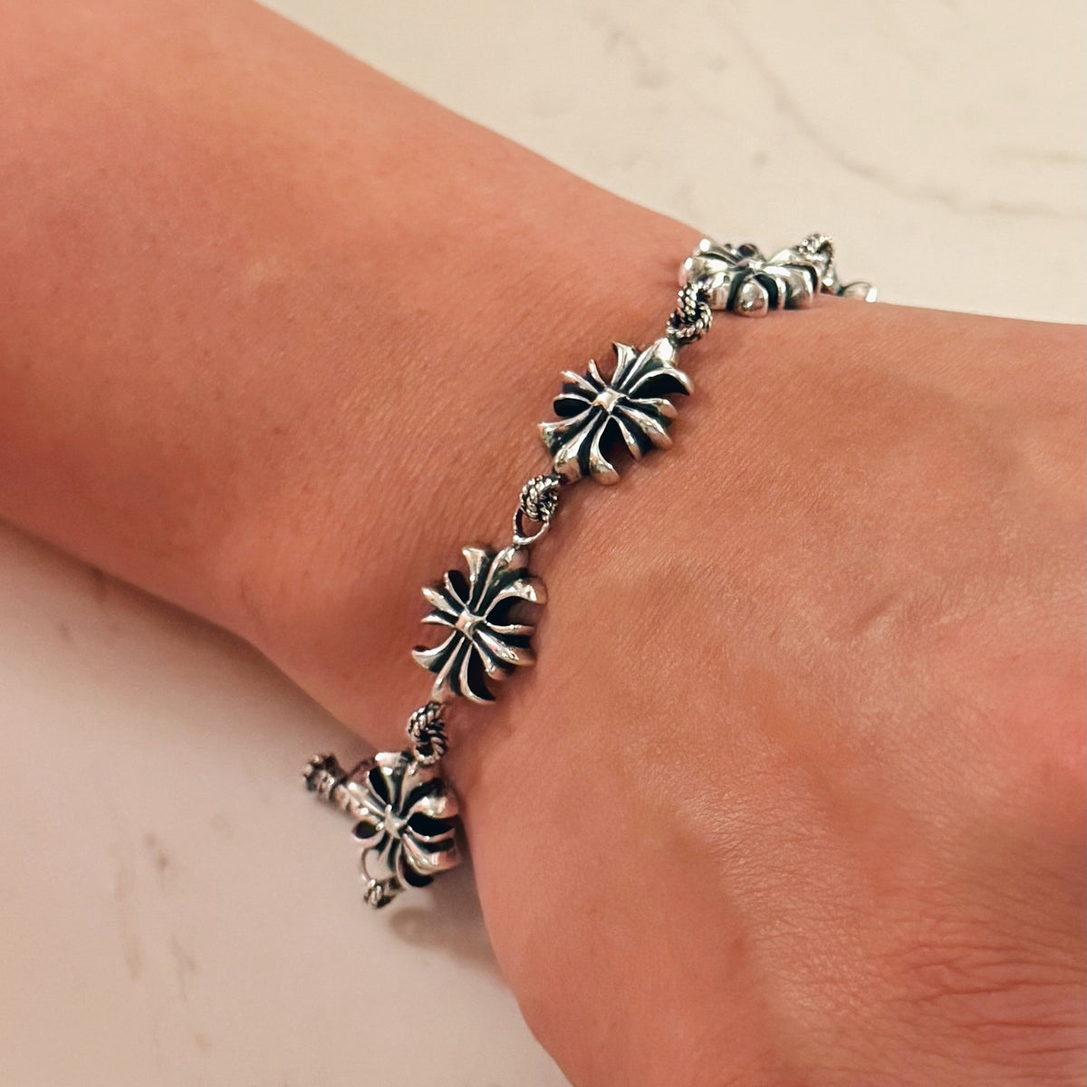 Floral Cross Bracelet 十字花OT扣手鏈