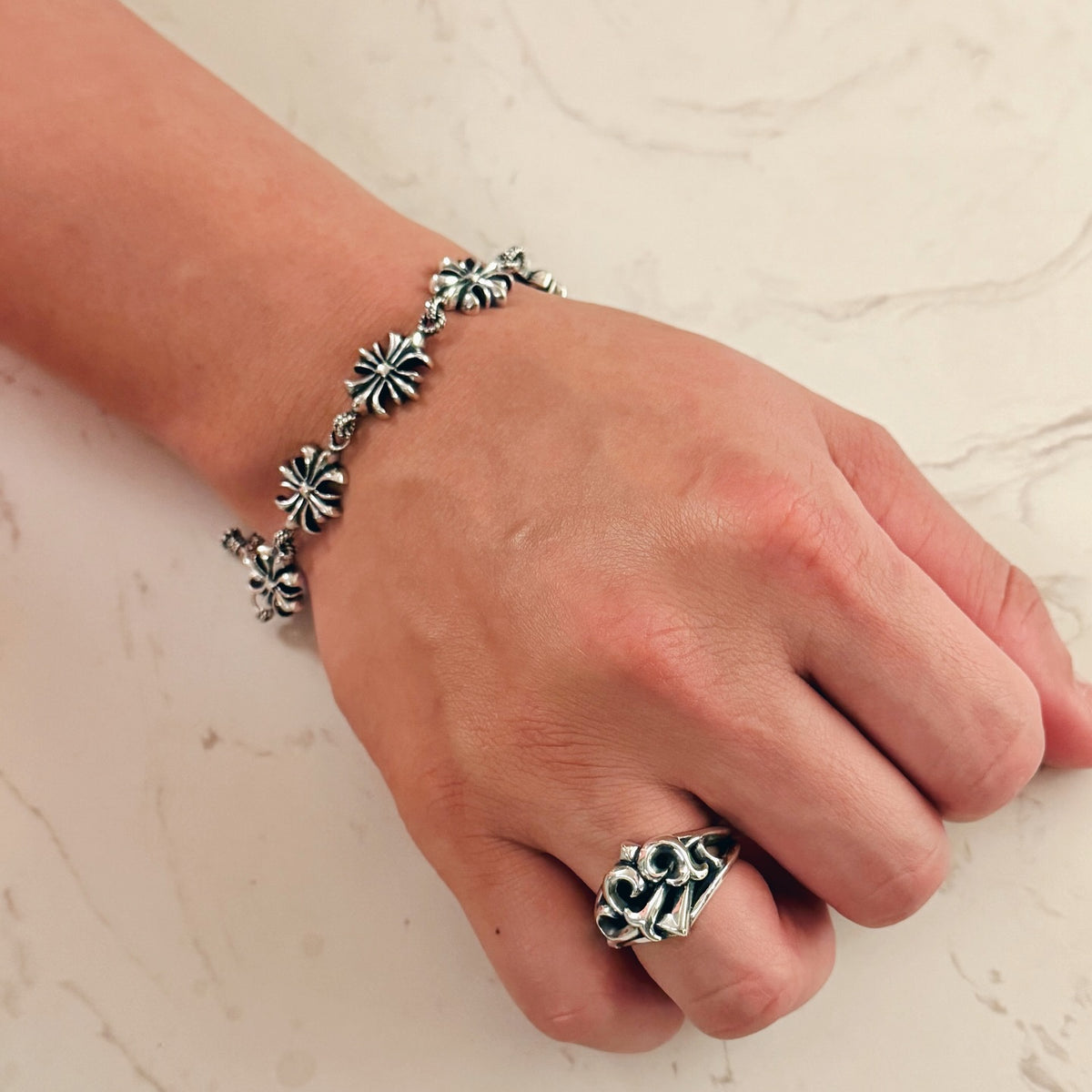 Floral Cross Bracelet 十字花OT扣手鏈
