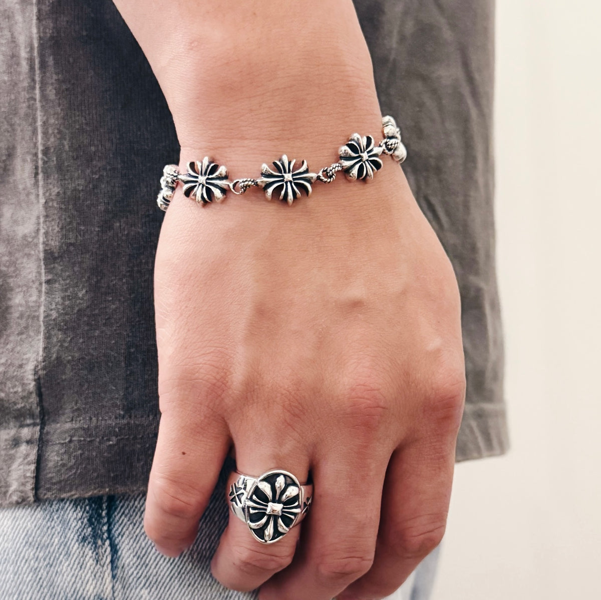 Floral Cross Bracelet 十字花OT扣手鏈