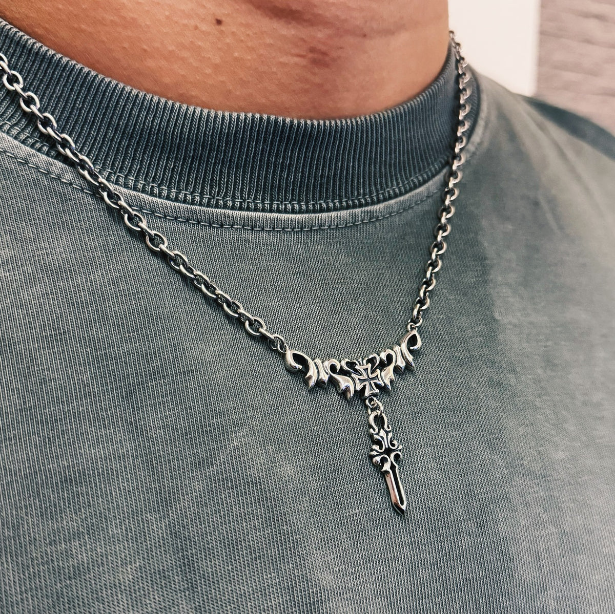 Fiery Dagger Necklace 火焰聖劍頸鏈