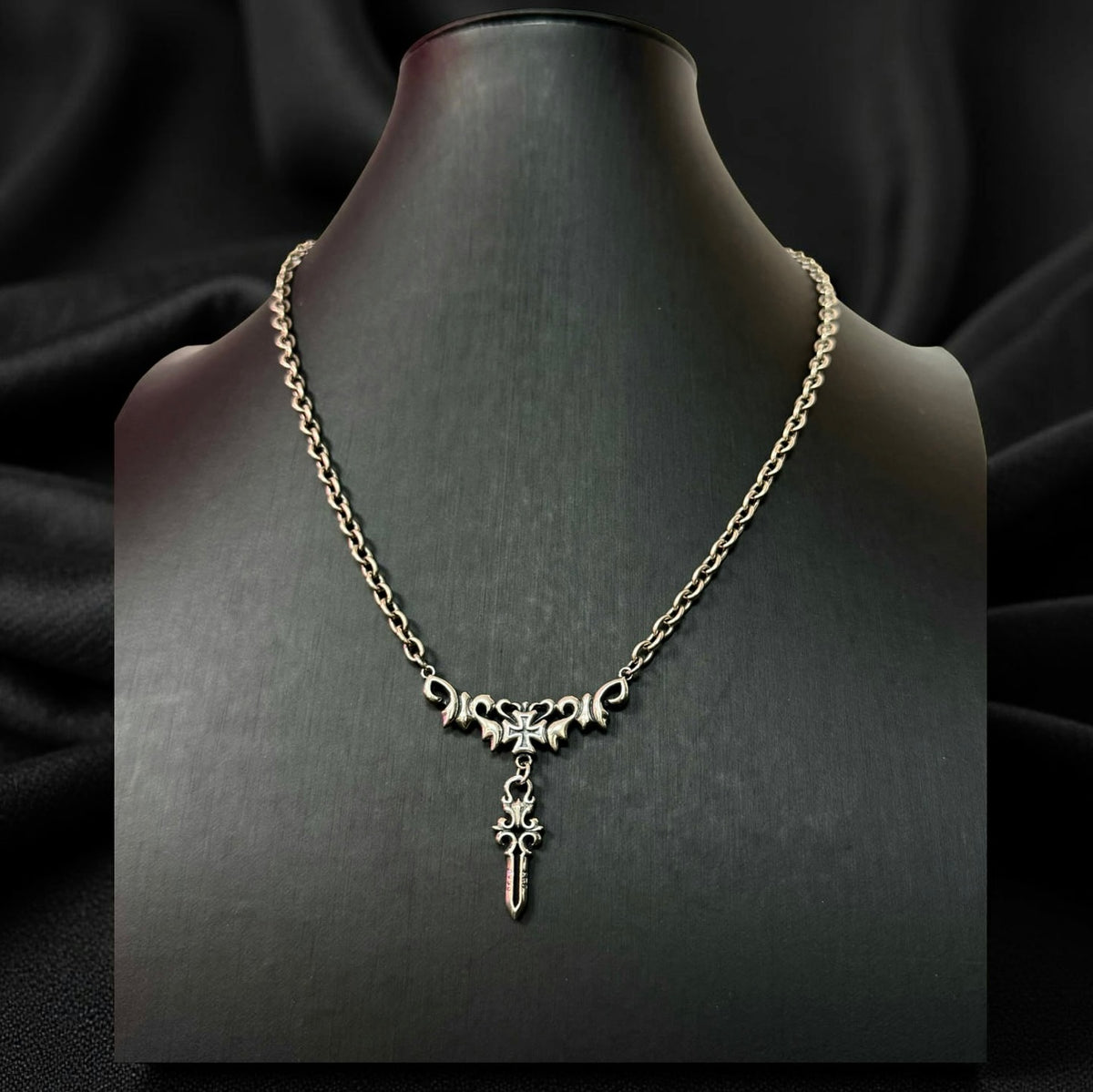 Fiery Dagger Necklace 火焰聖劍頸鏈