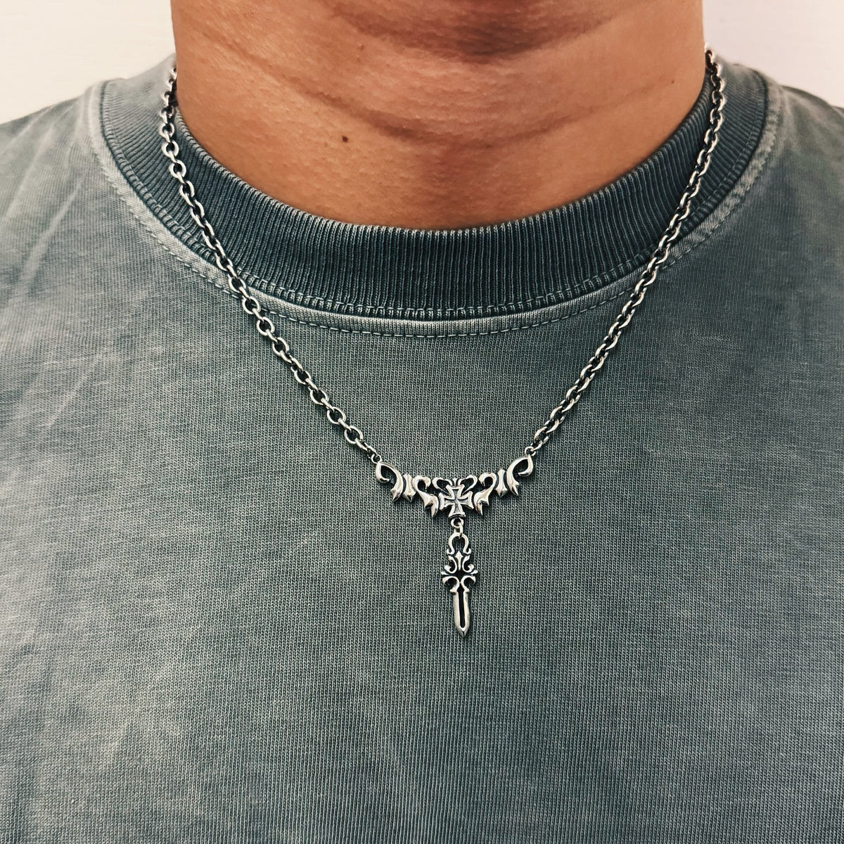 Fiery Dagger Necklace 火焰聖劍頸鏈