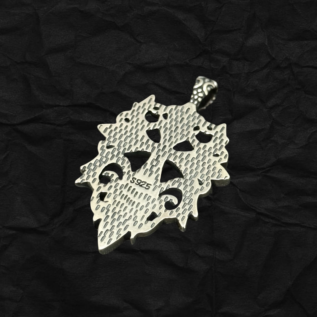Entwined Vines Cross Pendant 火焰藤蔓十字架吊墜