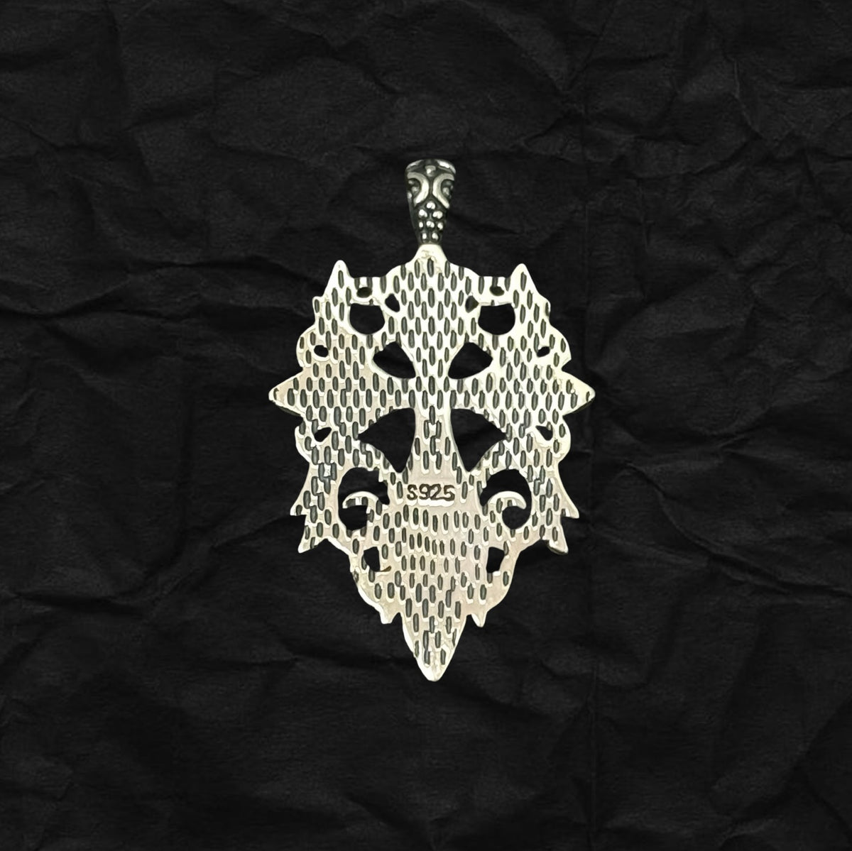 Entwined Vines Cross Pendant 火焰藤蔓十字架吊墜
