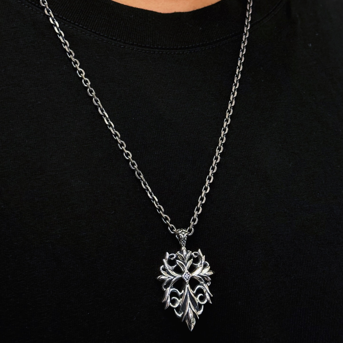 Entwined Vines Cross Pendant 火焰藤蔓十字架吊墜