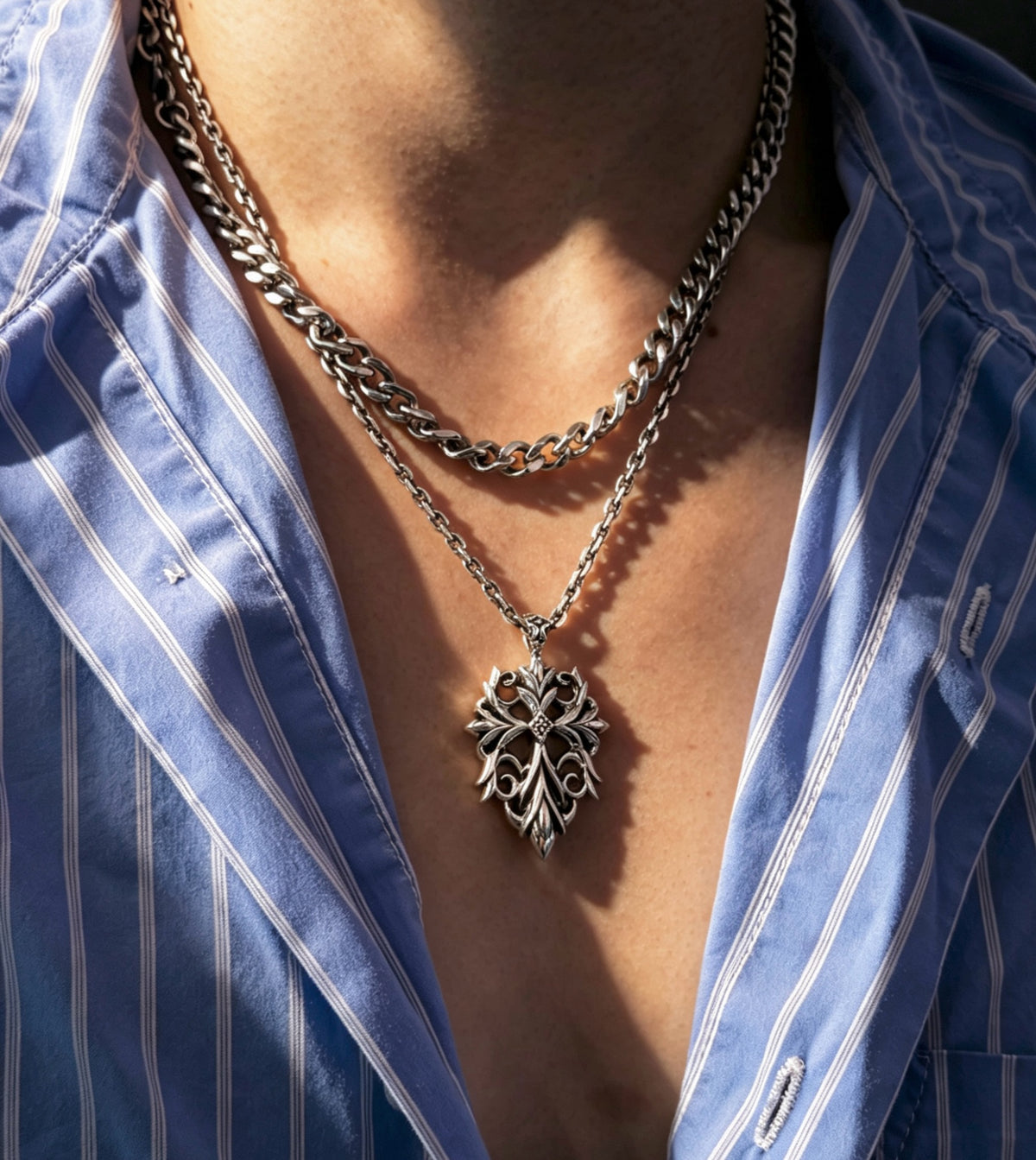 Entwined Vines Cross Pendant 火焰藤蔓十字架吊墜