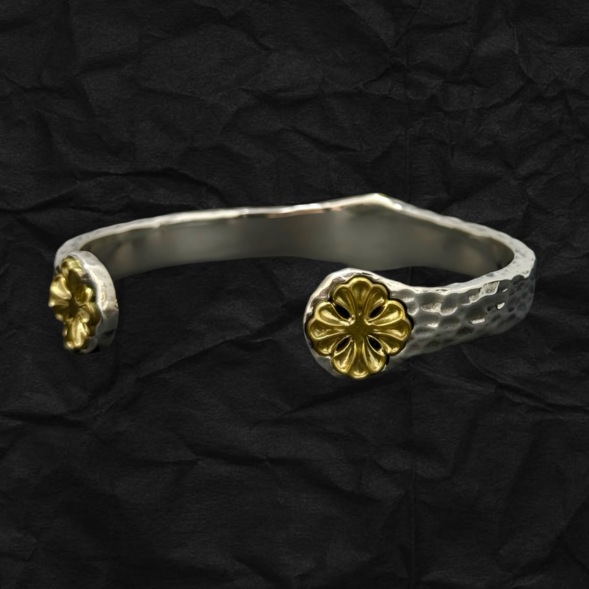 Handmade Flowers Bangle 手工鎚紋金銅雕花手鐲